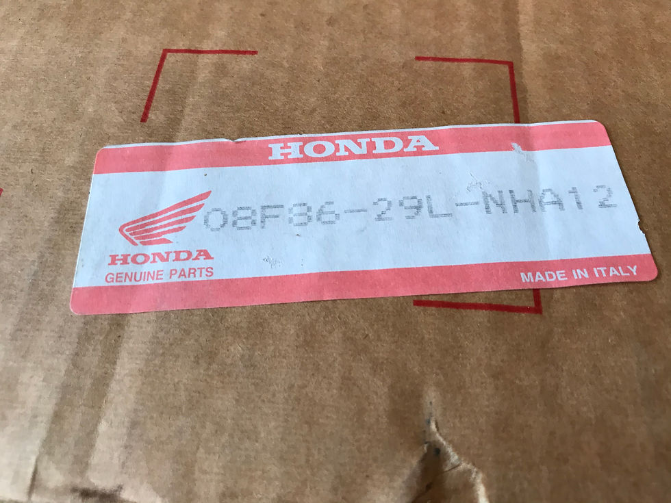 Thumbnail: Honda Coperchio ( cover ) nero bauletto SH S.L