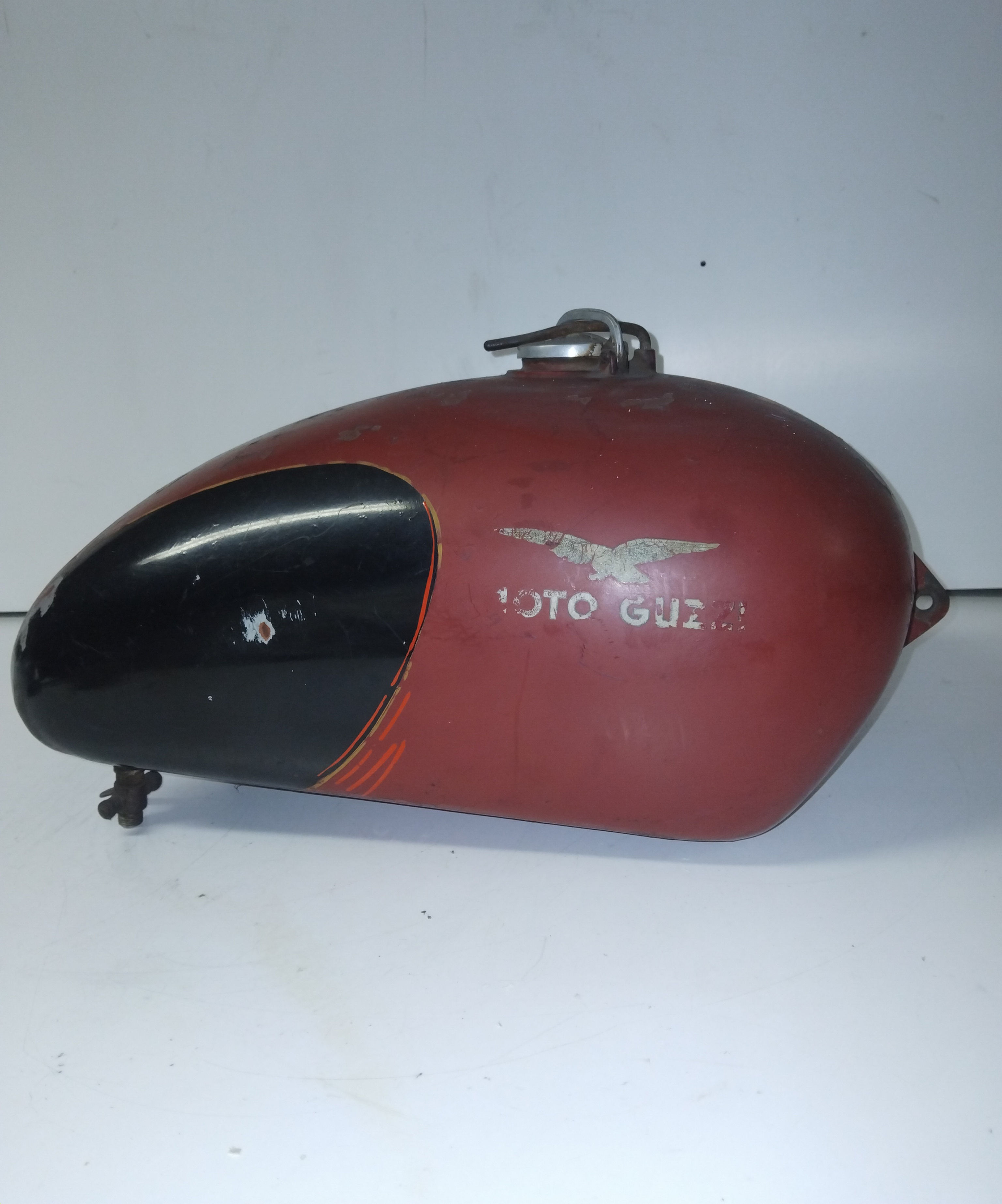 Moto Guzzi Serbatoio rosso  (86-A)