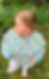 Veste matelassée verte à motifs floraux avec intérieur vichy turquoise portée par une femme