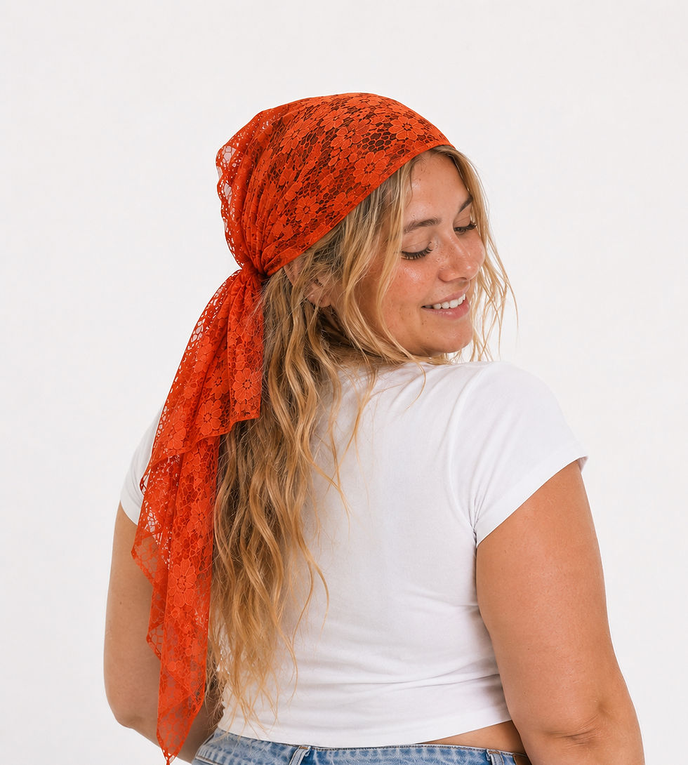 Bandeau en dentelle orange porté par une femme vue de profil