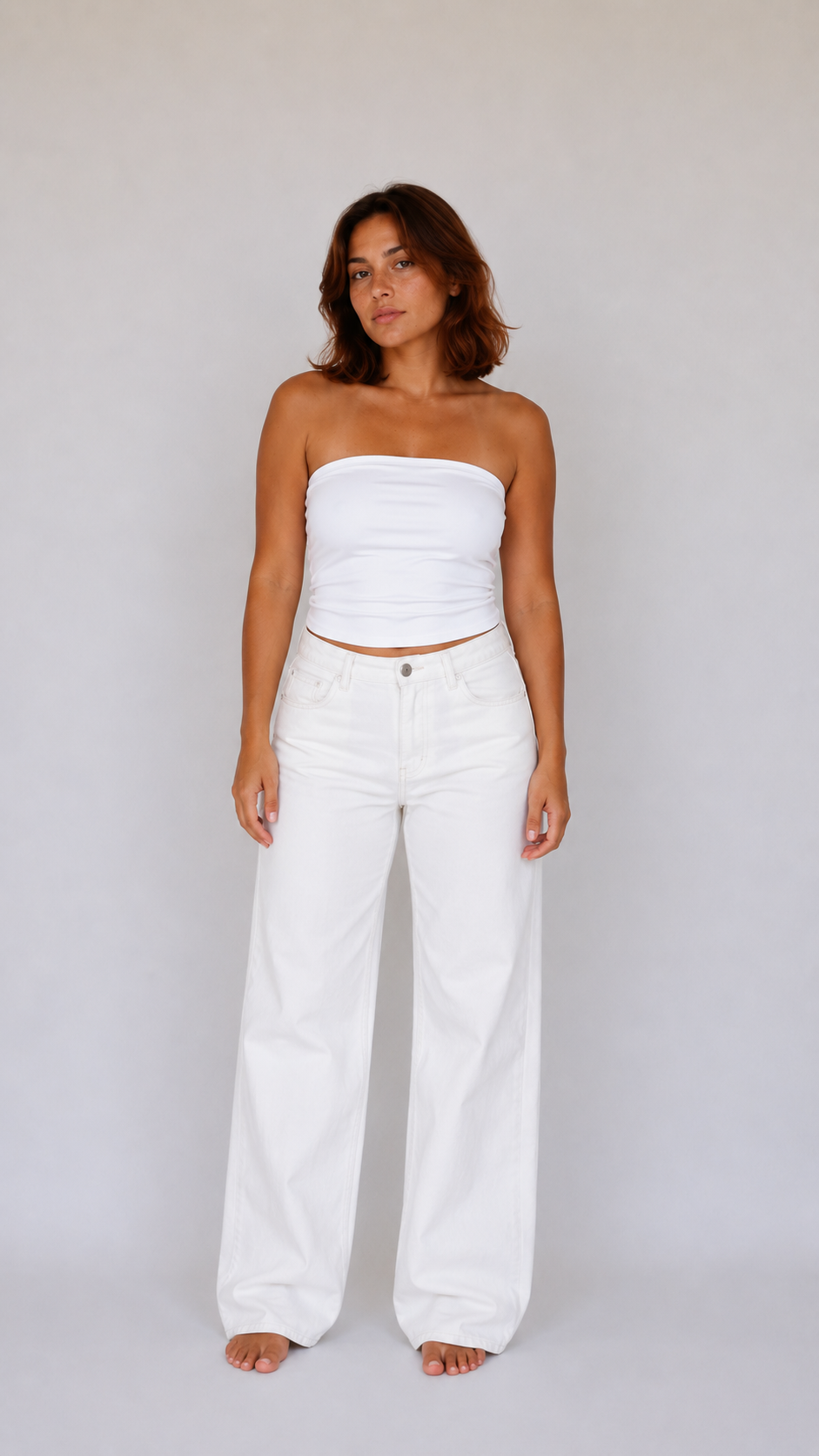 Miniature : Haut en lycra blanc porté par une femme vue de face