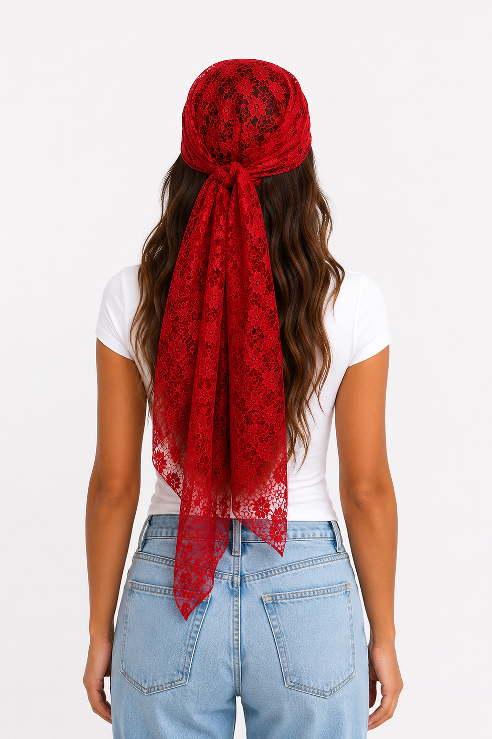 Bandeau en dentelle rouge portée par une femme à la tête vue de dos