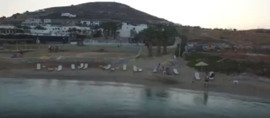 Πτήση πάνω από την παραλία Λιμάνι της Πάρου-Flight over the beach Port of Paros