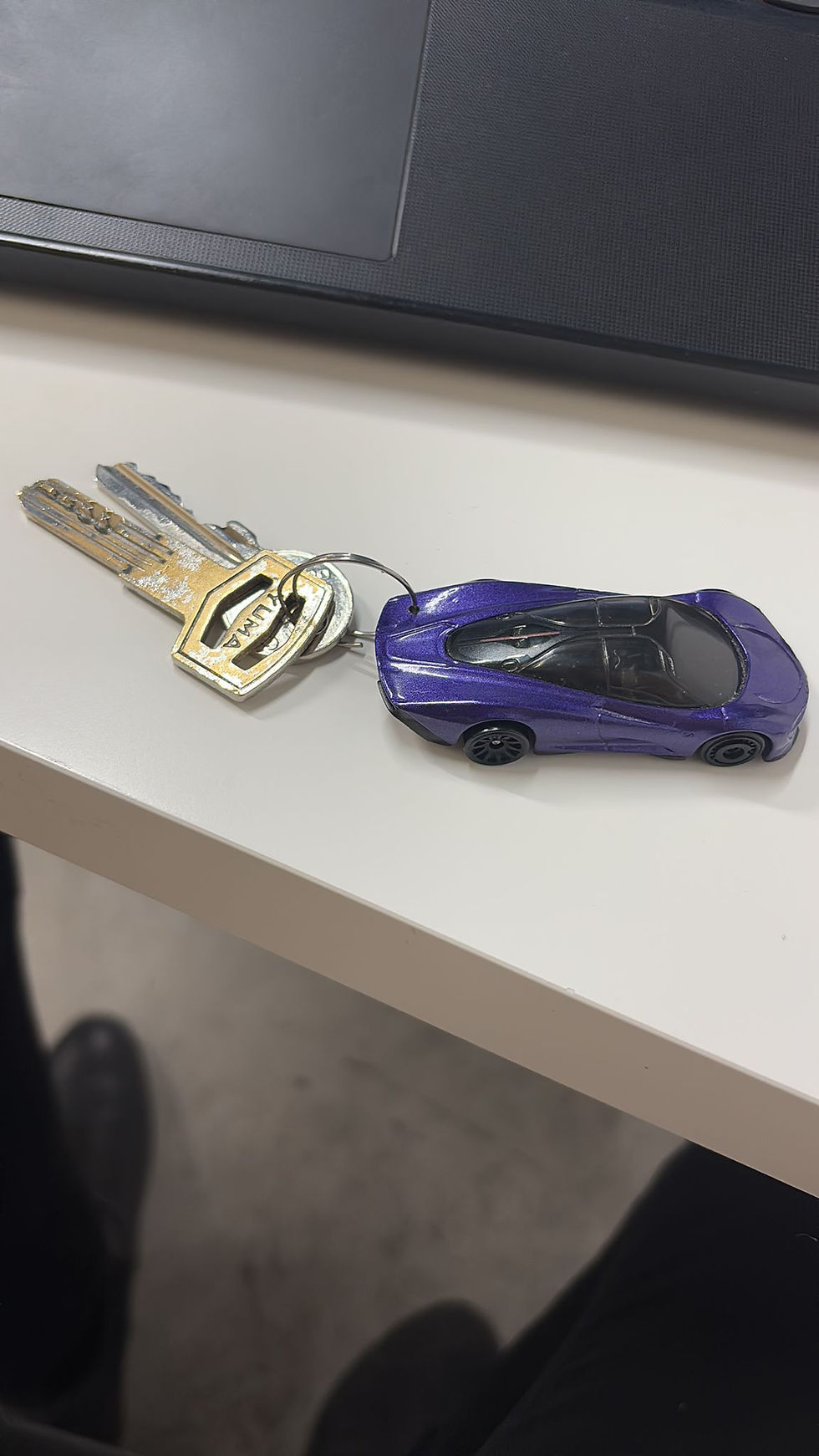 Mor Hot Wheels Araba Anahtarlığı