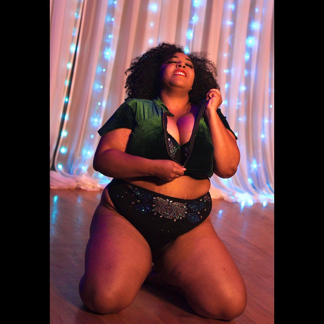 A performer at The Atlanta School of Burlesque