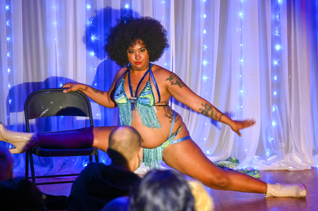 A performer at The Atlanta School of Burlesque