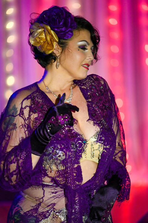 A performer at The Atlanta School of Burlesque
