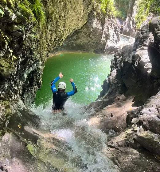 Canyoning à Annecy au printemps