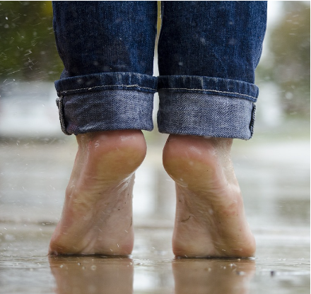pieds qui se lèvent sur la pointe