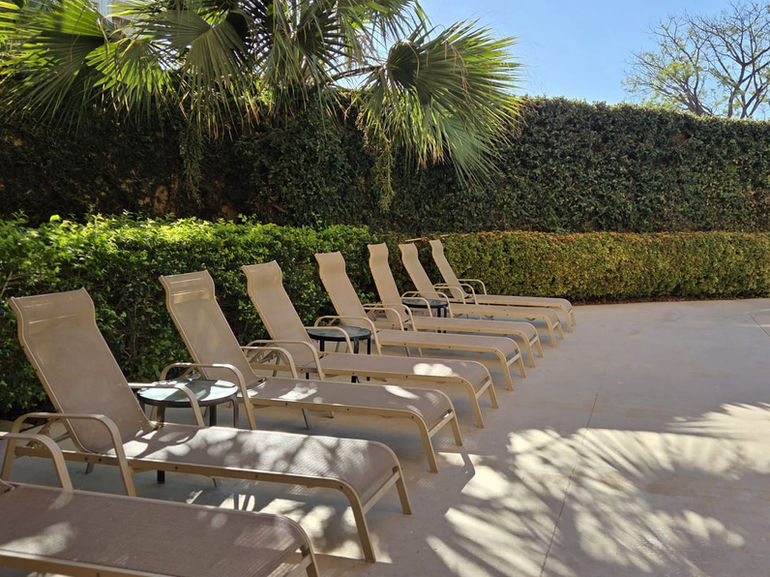 NaxosPoolLounges