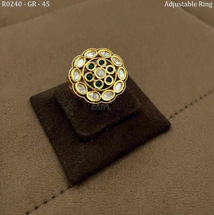 Thumbnail: Gold ring with white stones