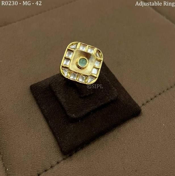 Thumbnail: Square Gold Ring with White Stones