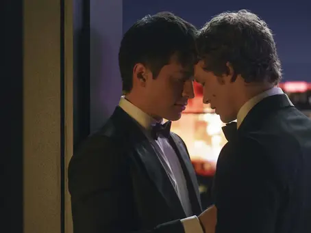 Basée sur le roman éponyme de l’autrice néo-écossaise Rachel Reid, « Rivalité passionnée » suit deux vedettes de hockey d’équipes rivales qui tissent des liens secrets en dehors de la patinoire.  Photo : Bell Media