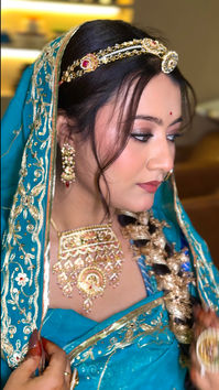 Detailed bridal eye makeup with shimmer and lashes by Honey Salon Chhatarpur.