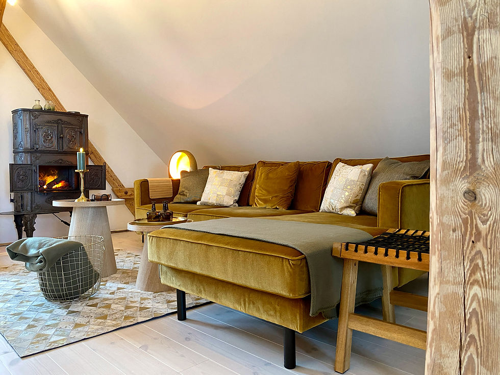 goldene Couch Wohnbereich