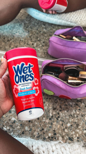 Colab Gina Liard x Wet Ones