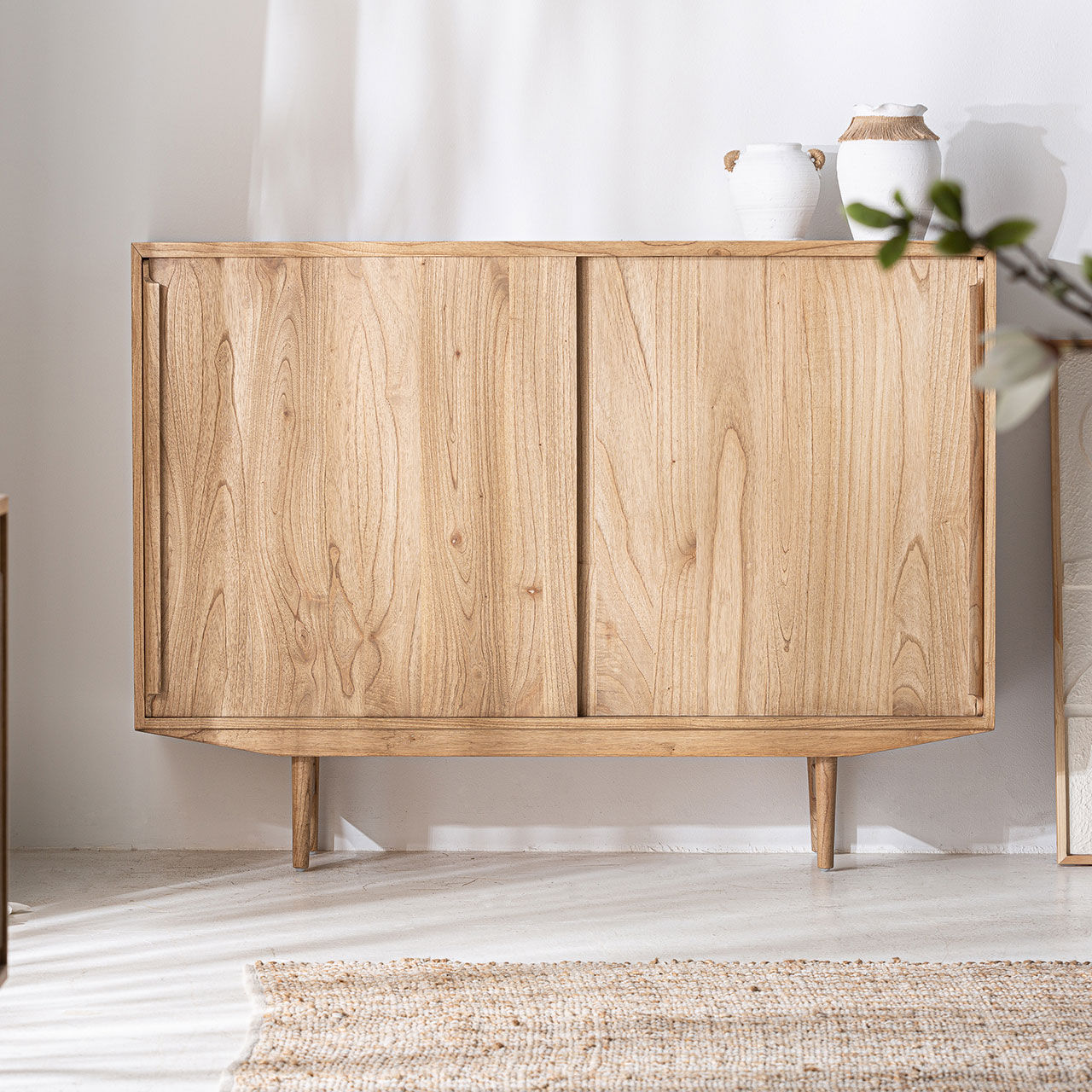 Aparador Nyry con 2 puertas correderas