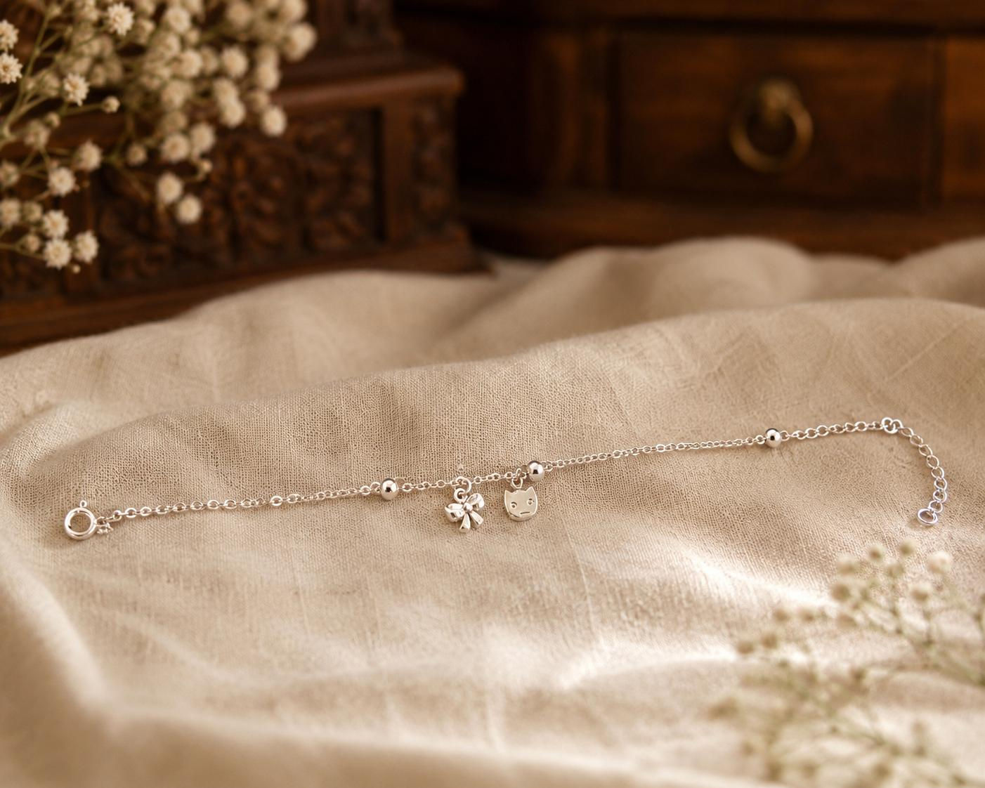 Whisker and bow charm Bracelet
