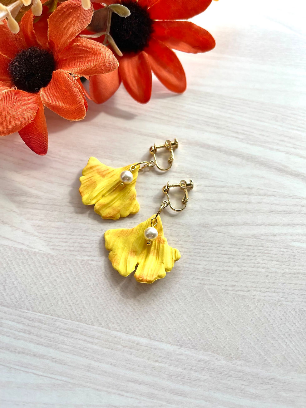 Thumbnail: Ginkgo leaf earrings 