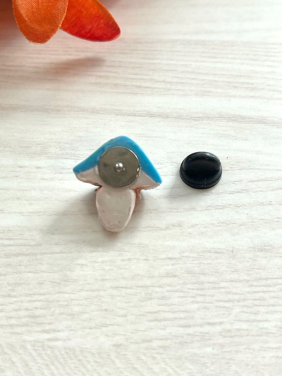 Thumbnail: Blue mushroom pin