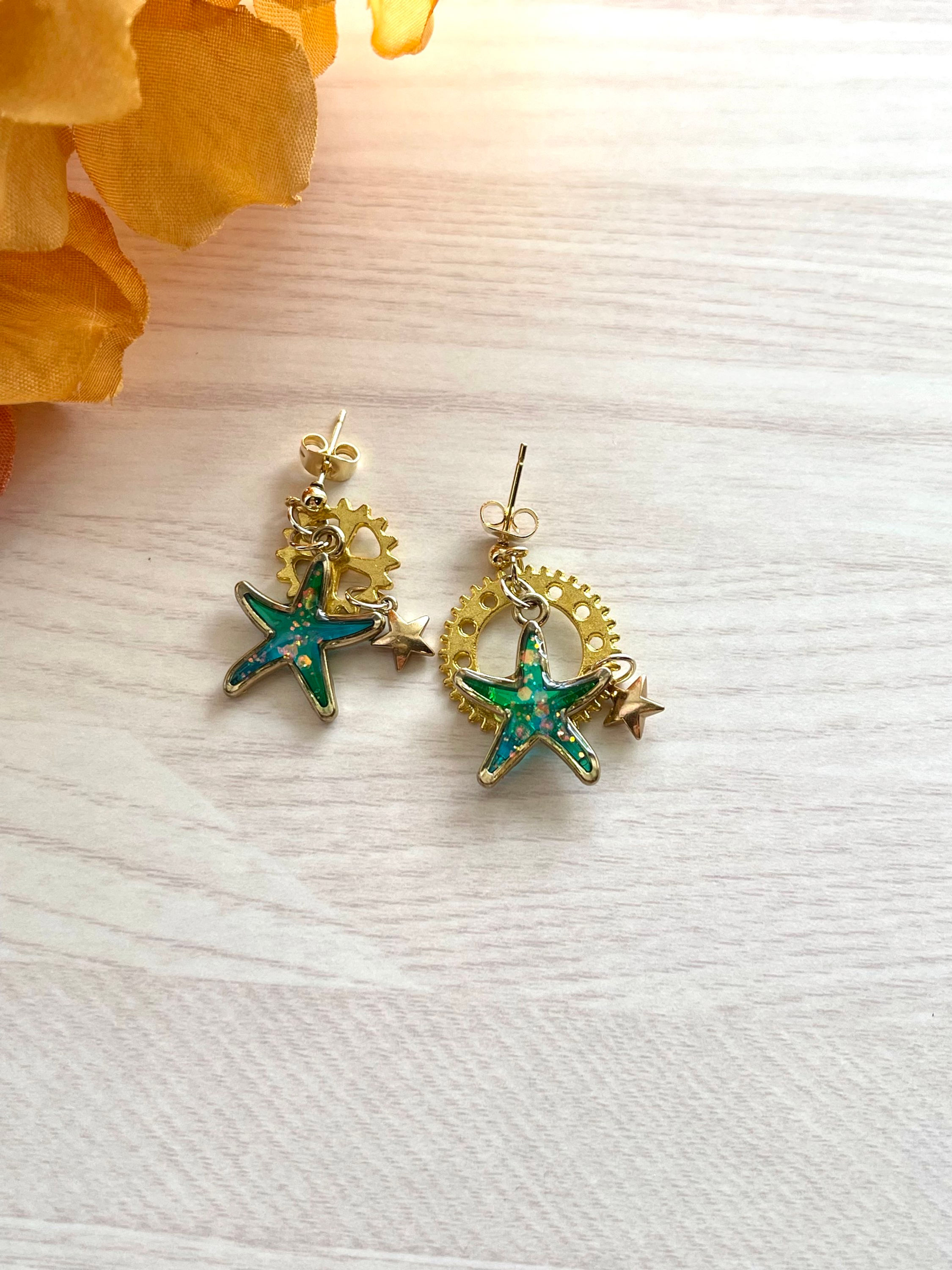 Mismatched starfish earrings