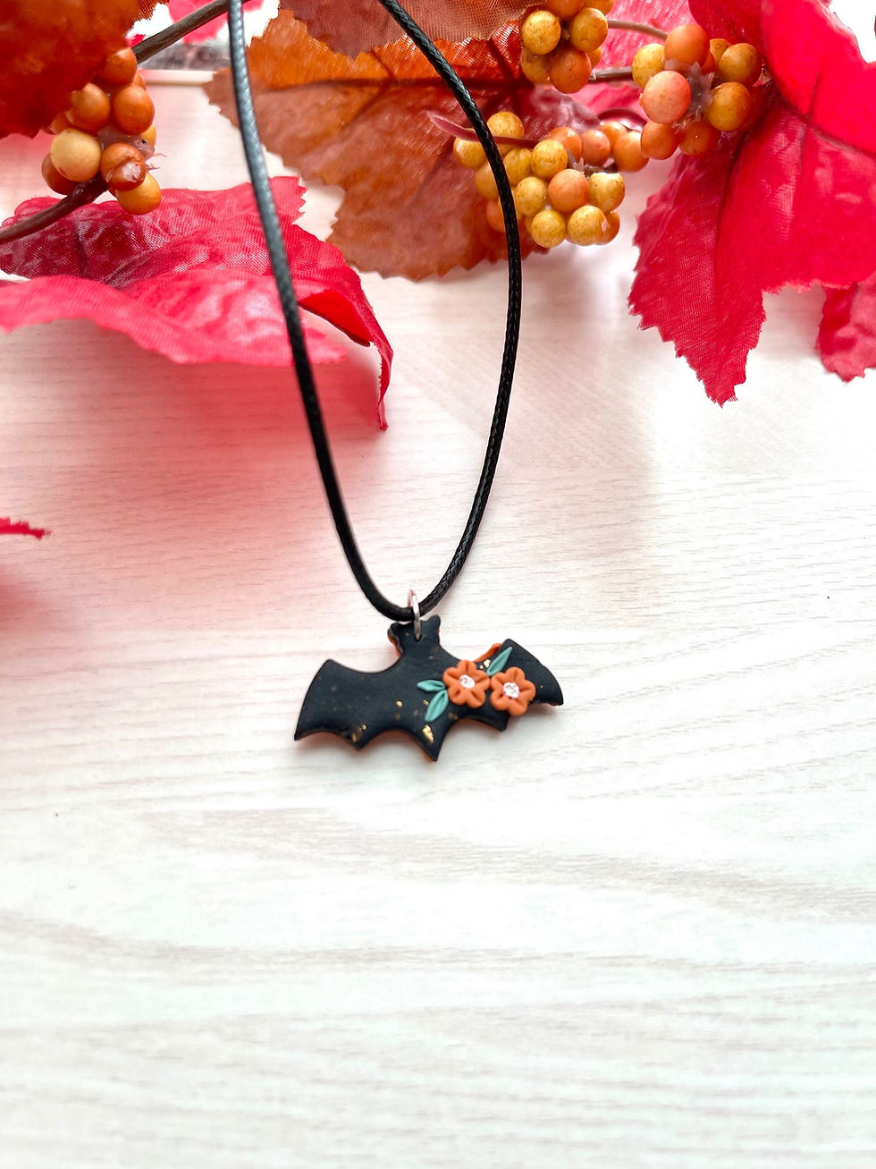 Thumbnail: Floral bat earrings and necklace set 