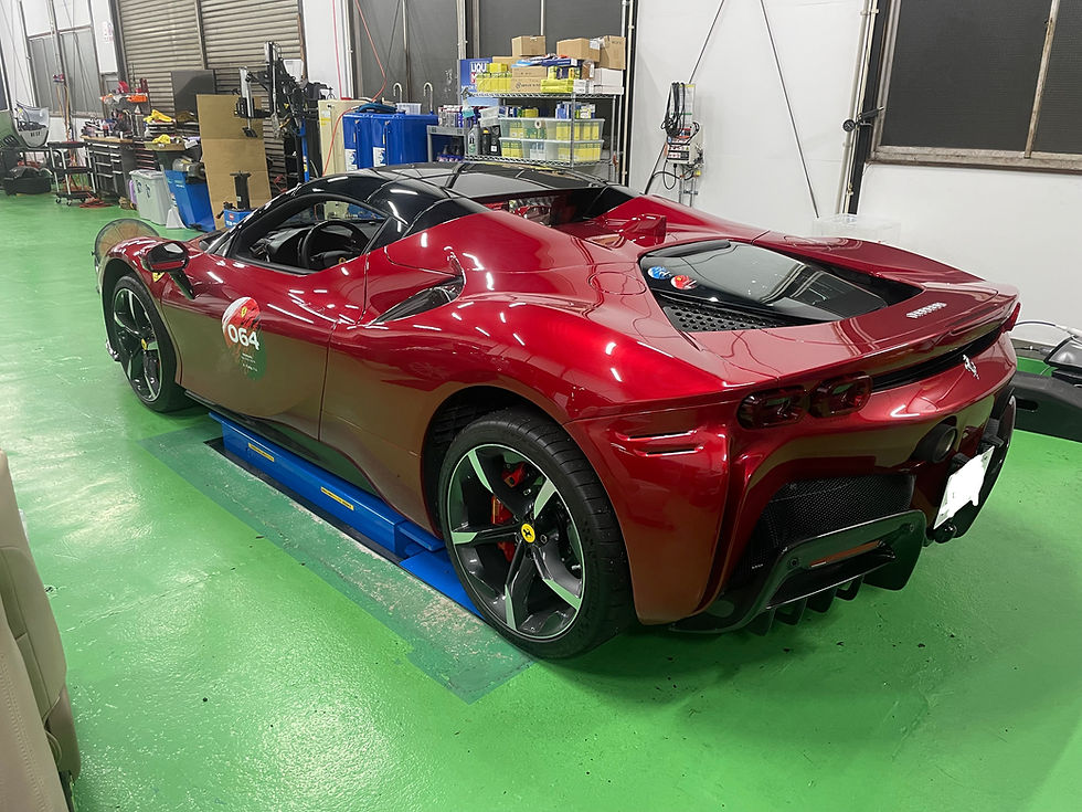 サムネイル： フェラーリ SF90スパイダー エンジンオイル交換