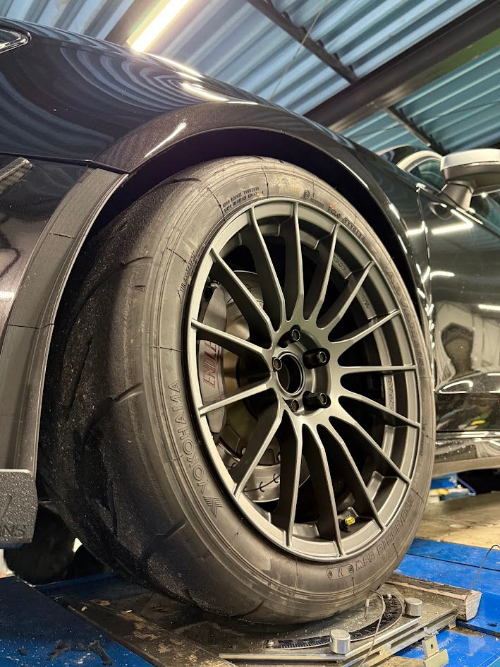 サムネイル： AUDI 8V RS3 フロントワイドフェンダー取り付け