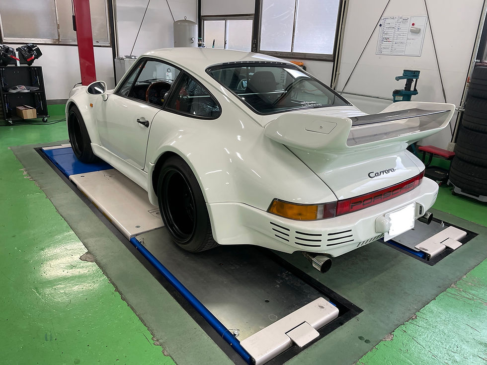 サムネイル： ポルシェ 930 エンジンオイル＆フィルター交換