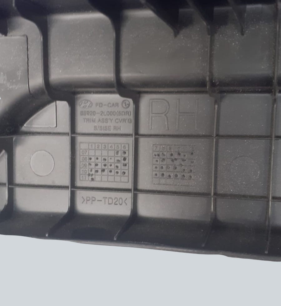 Miniatura: Suporte do bagagito lado direito i30 2011/12 85920-2L000