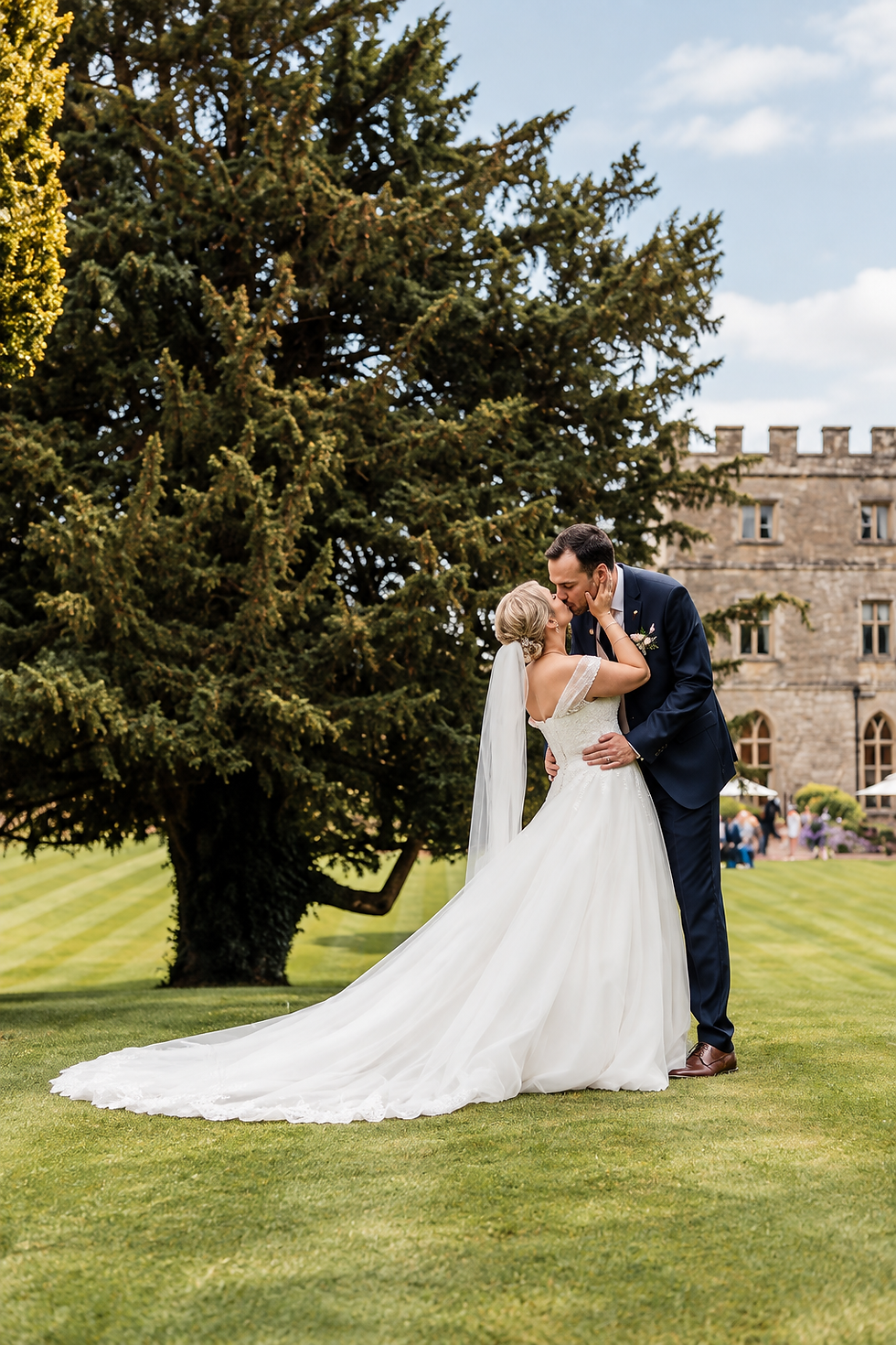 Castle Garden Wedding Kiss.png