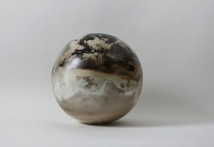 planète planet cosmos ceramic ceramique enfumage orange rouge keramik ceramique ceramic egg pitfire smoke fired clay terres enfumées enfumage en fosse quartz pierre de rêve contempler contemplation objet méditatif