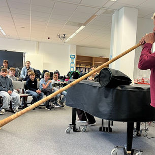 Ungewohnte Alpenklänge in der Schule