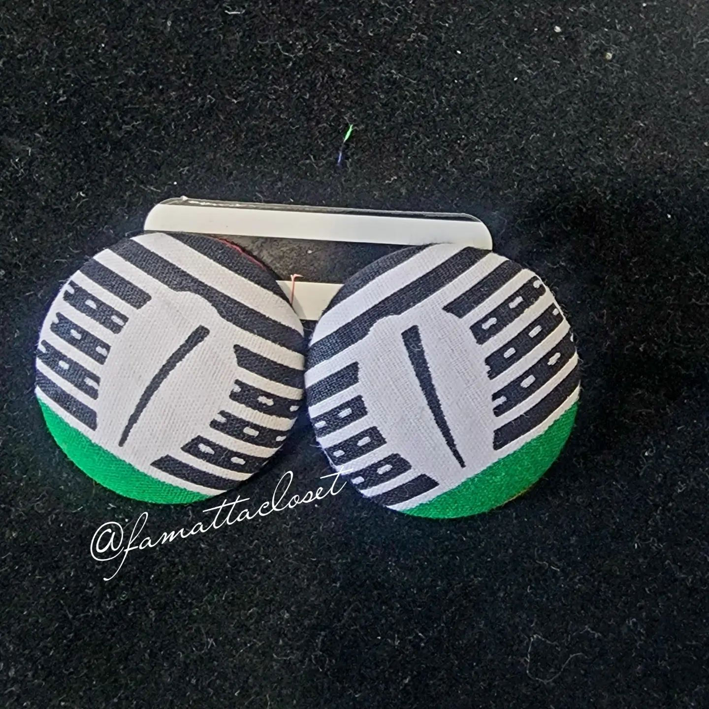 button earrings (large)