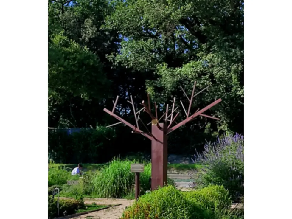 sculpture environnementale monumentale, arbre en fer rouillé signée Arson