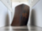 Richard Serra, « Torqued Ellipse IV », sculpture monumentale en acier Corten dont les parois inclinées modifient la perception de l'espace et du mouvement.