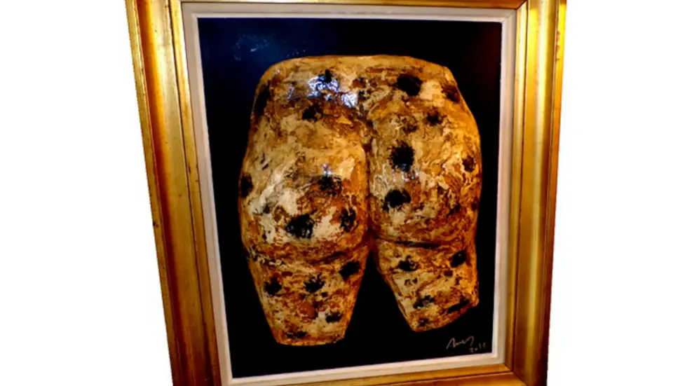 Sculpture contemporaine animalière en plâtre peint, présentée dans un cadre doré – œuvre signée Arson