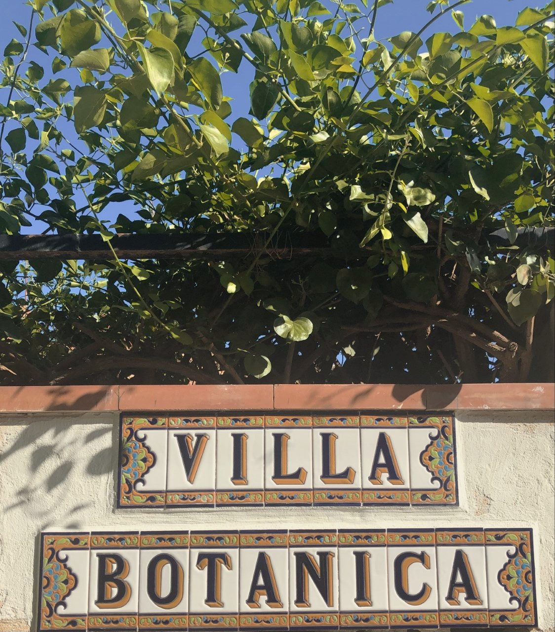 Villa Botanica tiled name sign