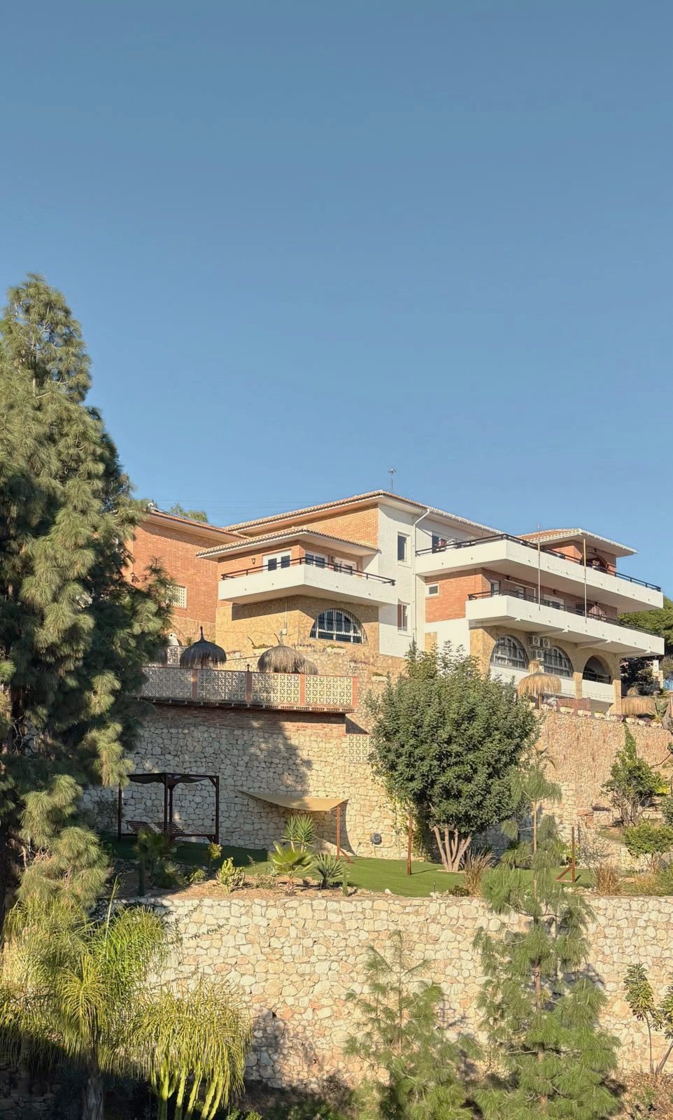 Villa Botánica seen from the garden