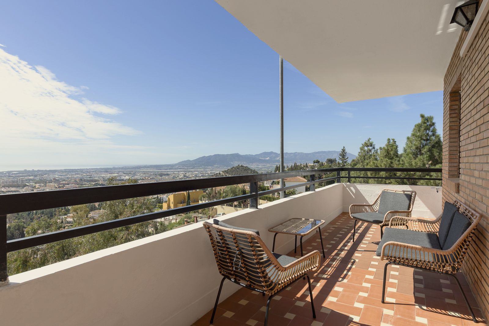 Yucca Suite: private balcony overlooking Málaga