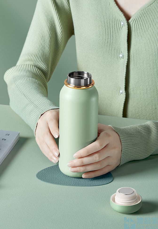 Thumbnail: 莫蘭迪色簡約保溫杯