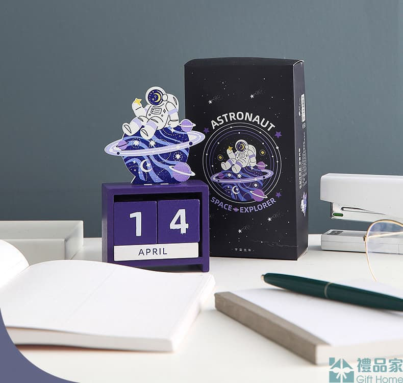 Thumbnail: 太空人造型創意月曆擺設
