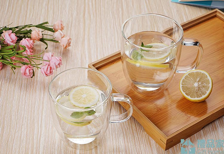 Thumbnail: 雙層玻璃帶蓋水杯