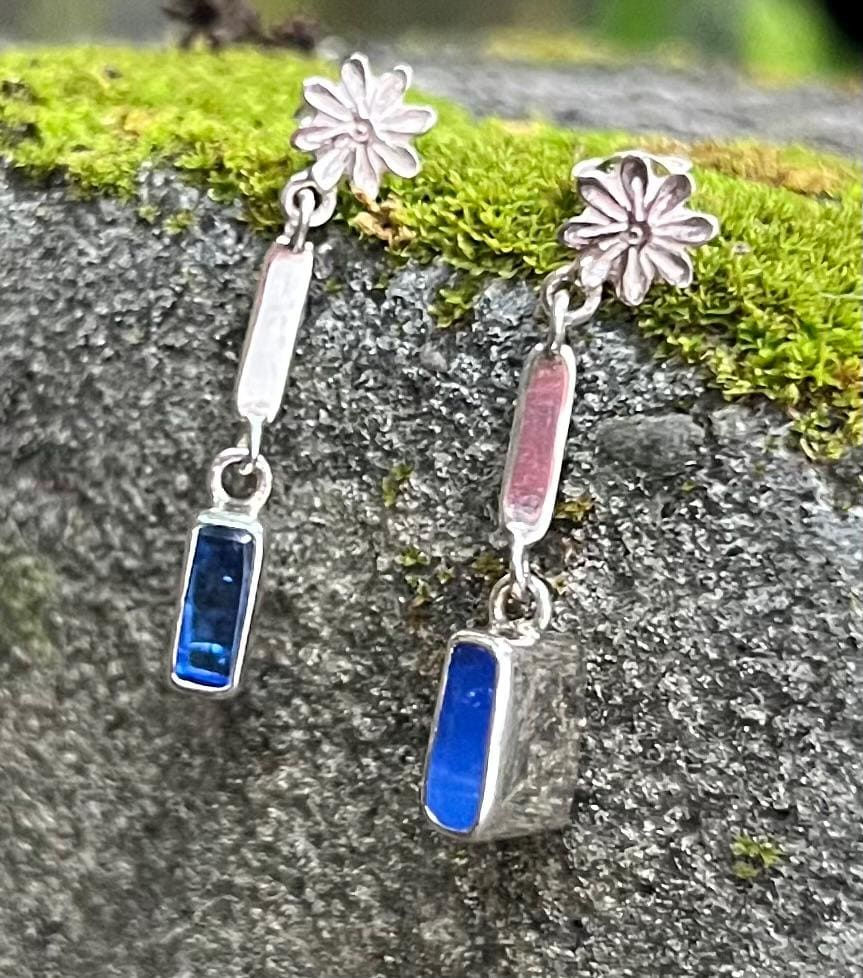 Thumbnail: Siberian Blue Simple womans blue crystal Earrings in sterling silver