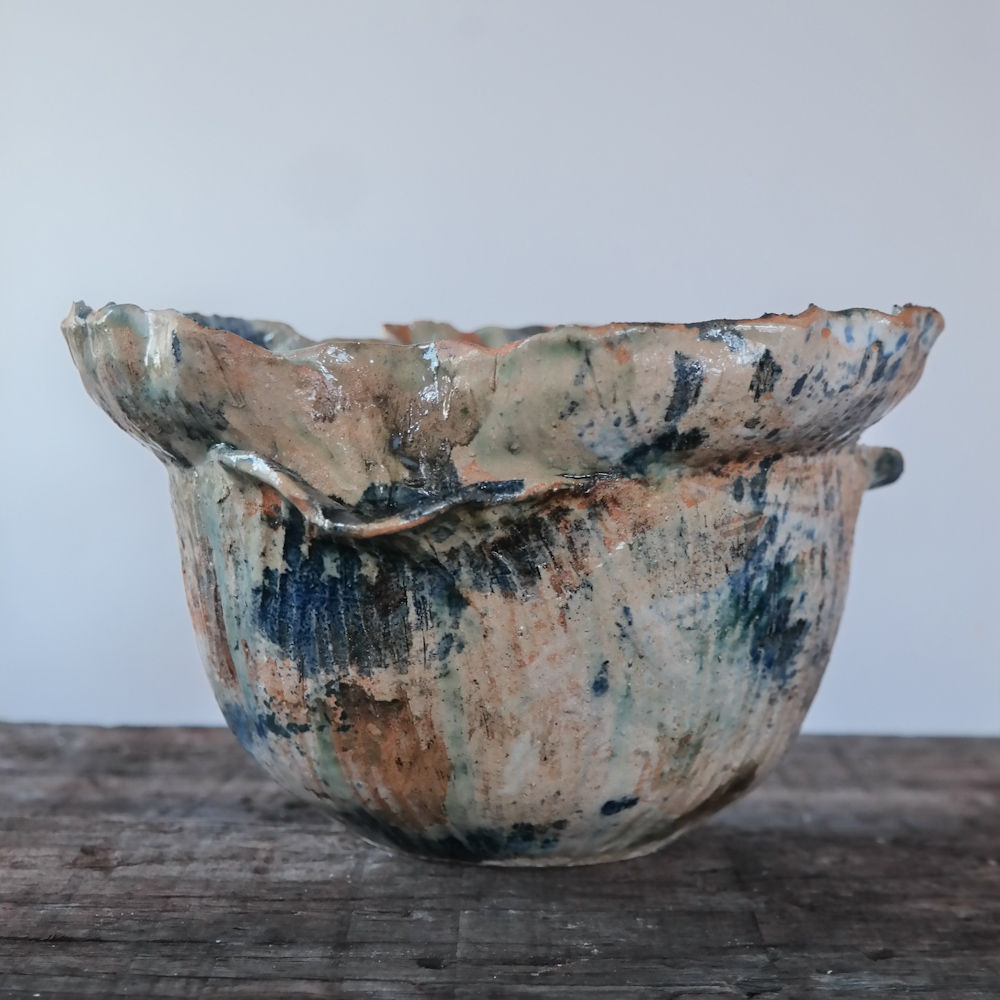 Oxide decorated textured vessel