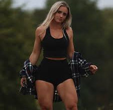 sarah hryniewicz nude