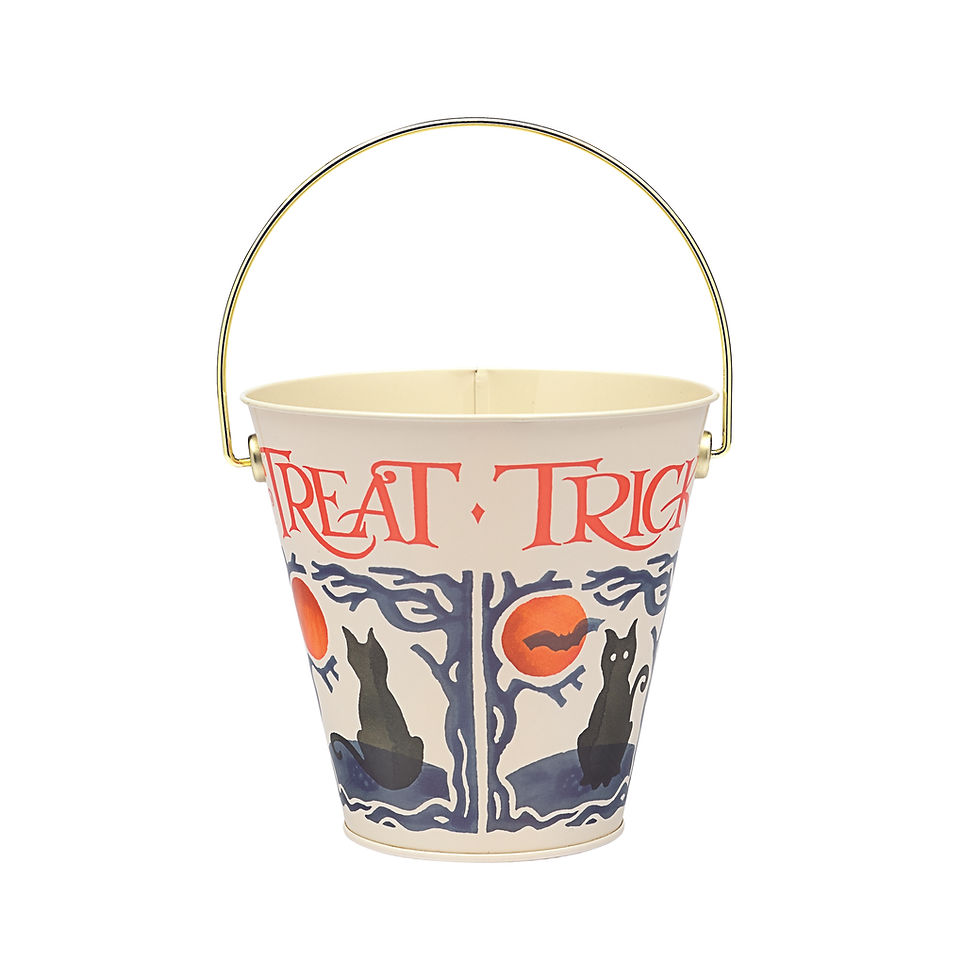 Elitetins - Emma Bridgewater - Halloween bucket with "Trick or Treat" in orange, featuring black cats, bats, and orange moons on a white background. Gold handle.