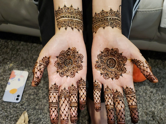 Simple bridal Henna front