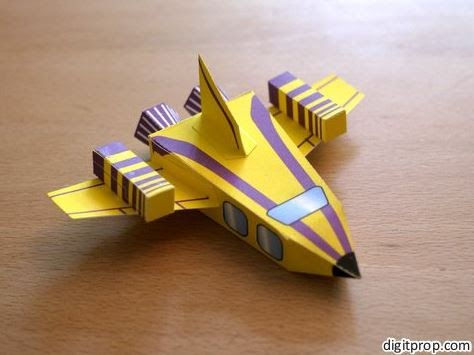 Modelling low poly spaceship in Maya.