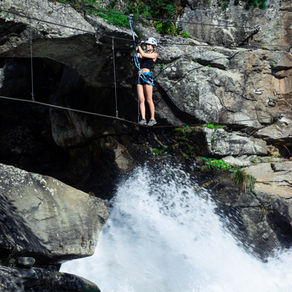 Skywalk a ferrata podél vodopádu